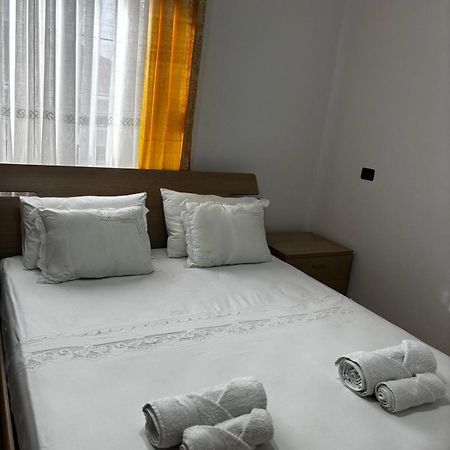 Guest House Adi Hoxha Berat Exterior foto
