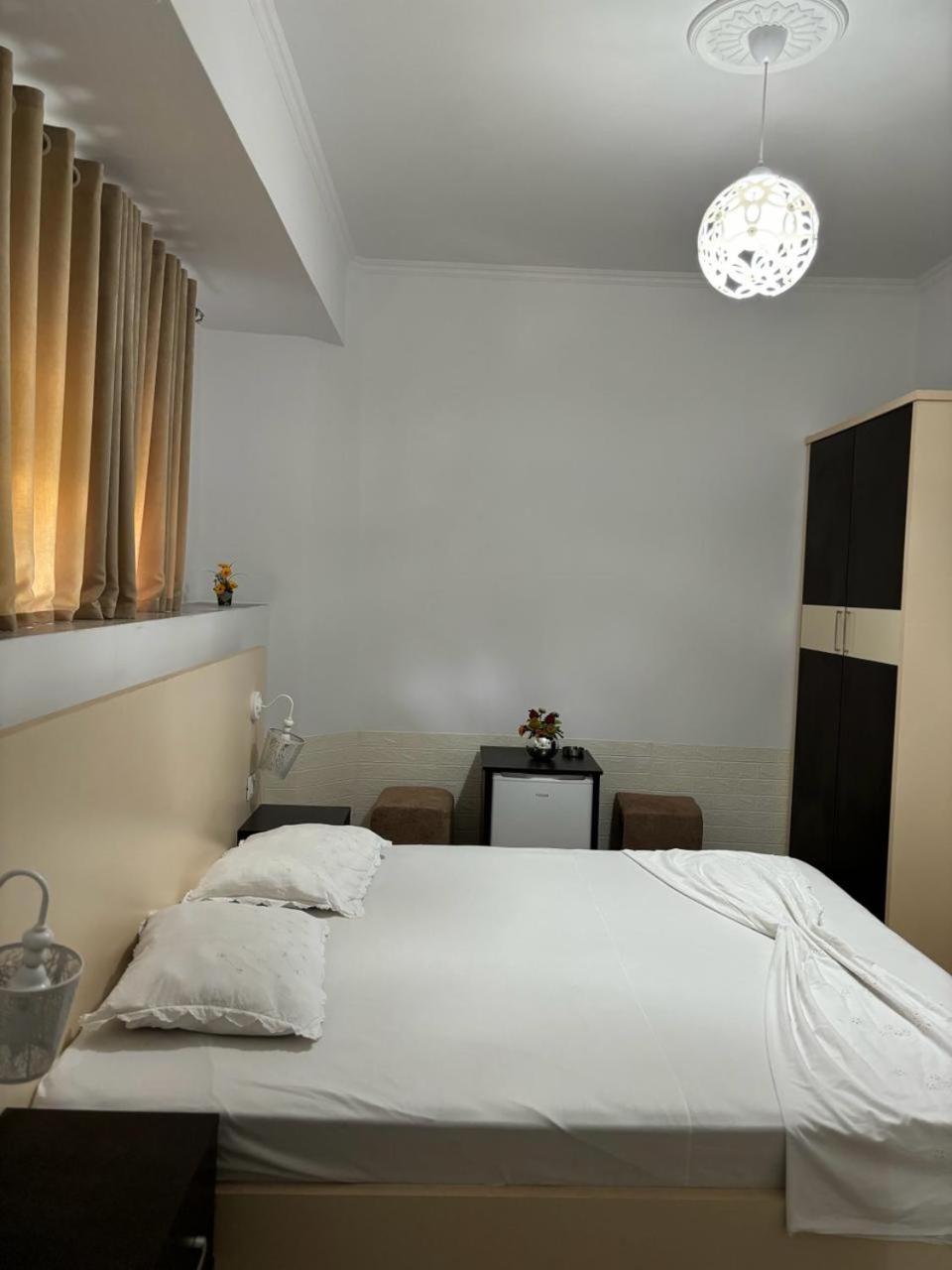 Guest House Adi Hoxha Berat Exterior foto