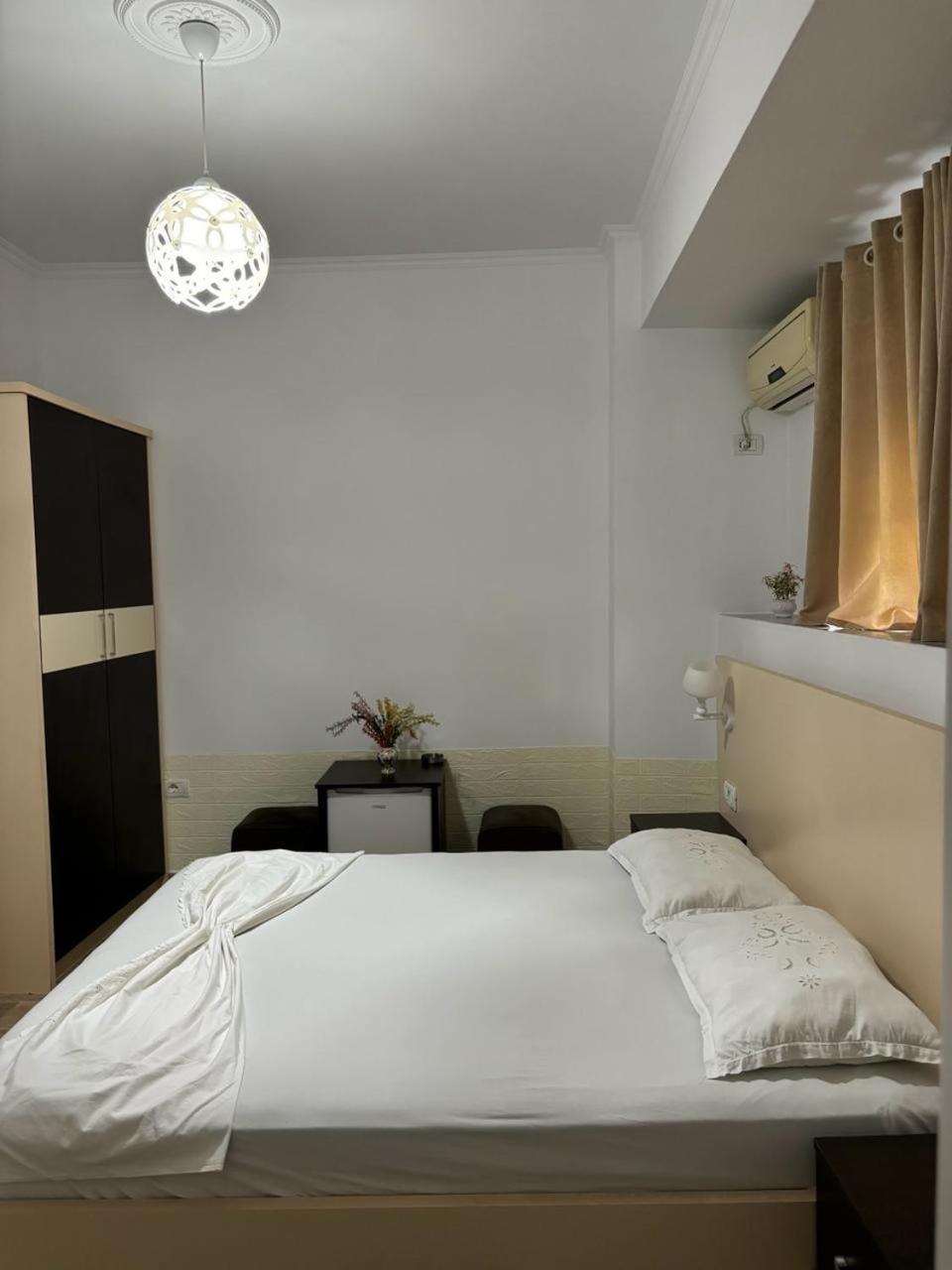 Guest House Adi Hoxha Berat Exterior foto