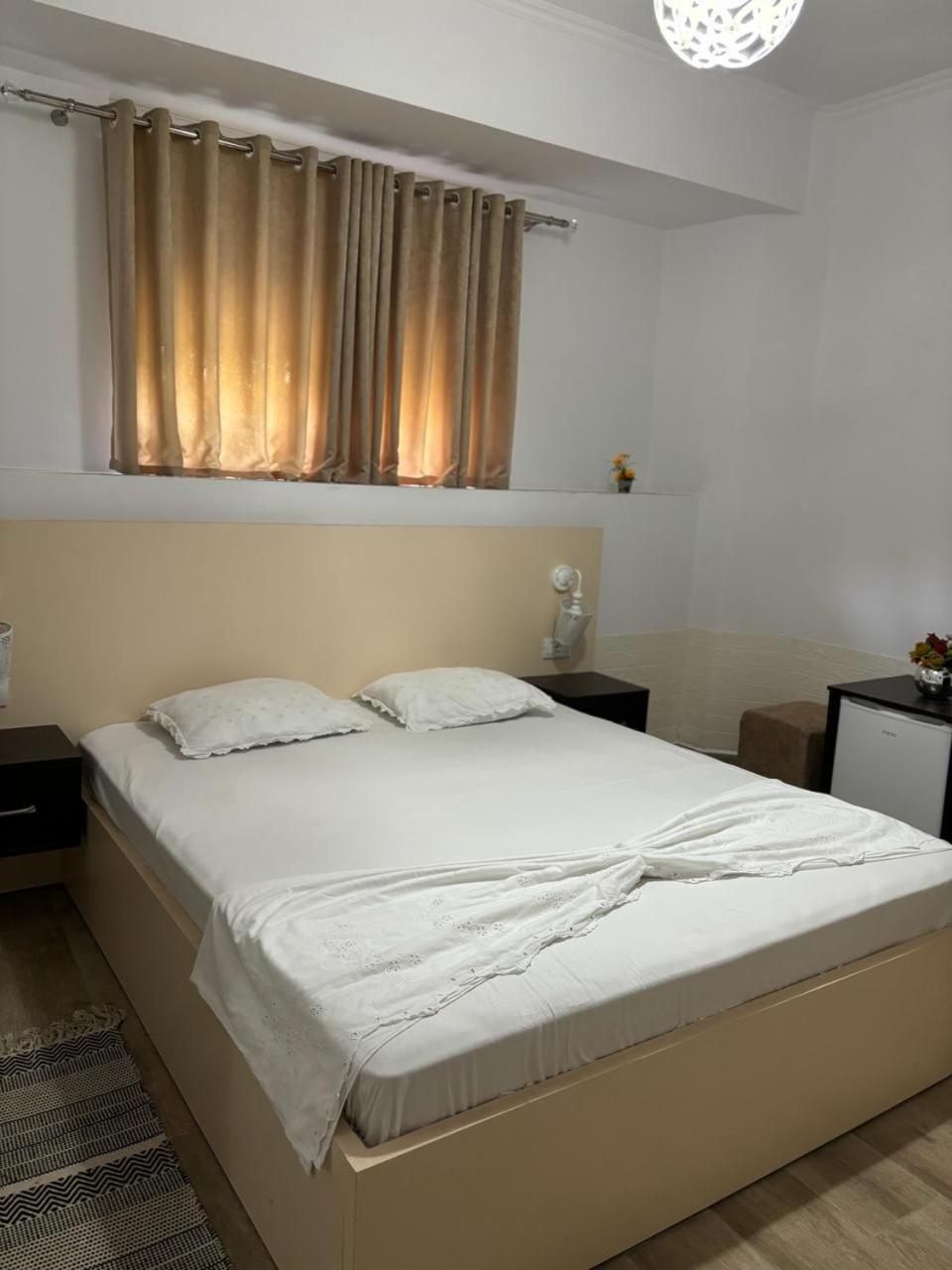 Guest House Adi Hoxha Berat Exterior foto