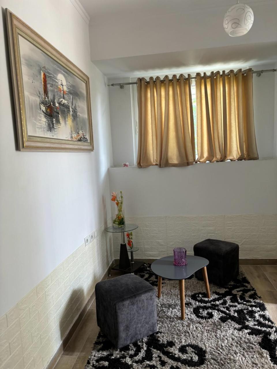 Guest House Adi Hoxha Berat Exterior foto