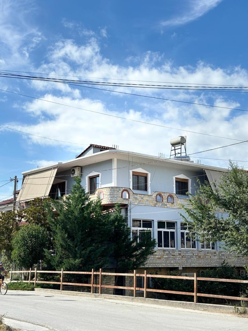 Guest House Adi Hoxha Berat Exterior foto