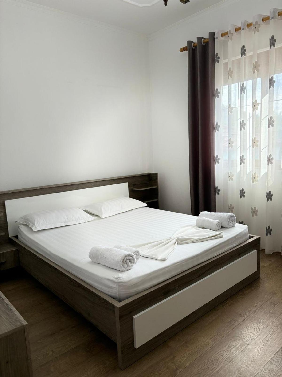 Guest House Adi Hoxha Berat Exterior foto