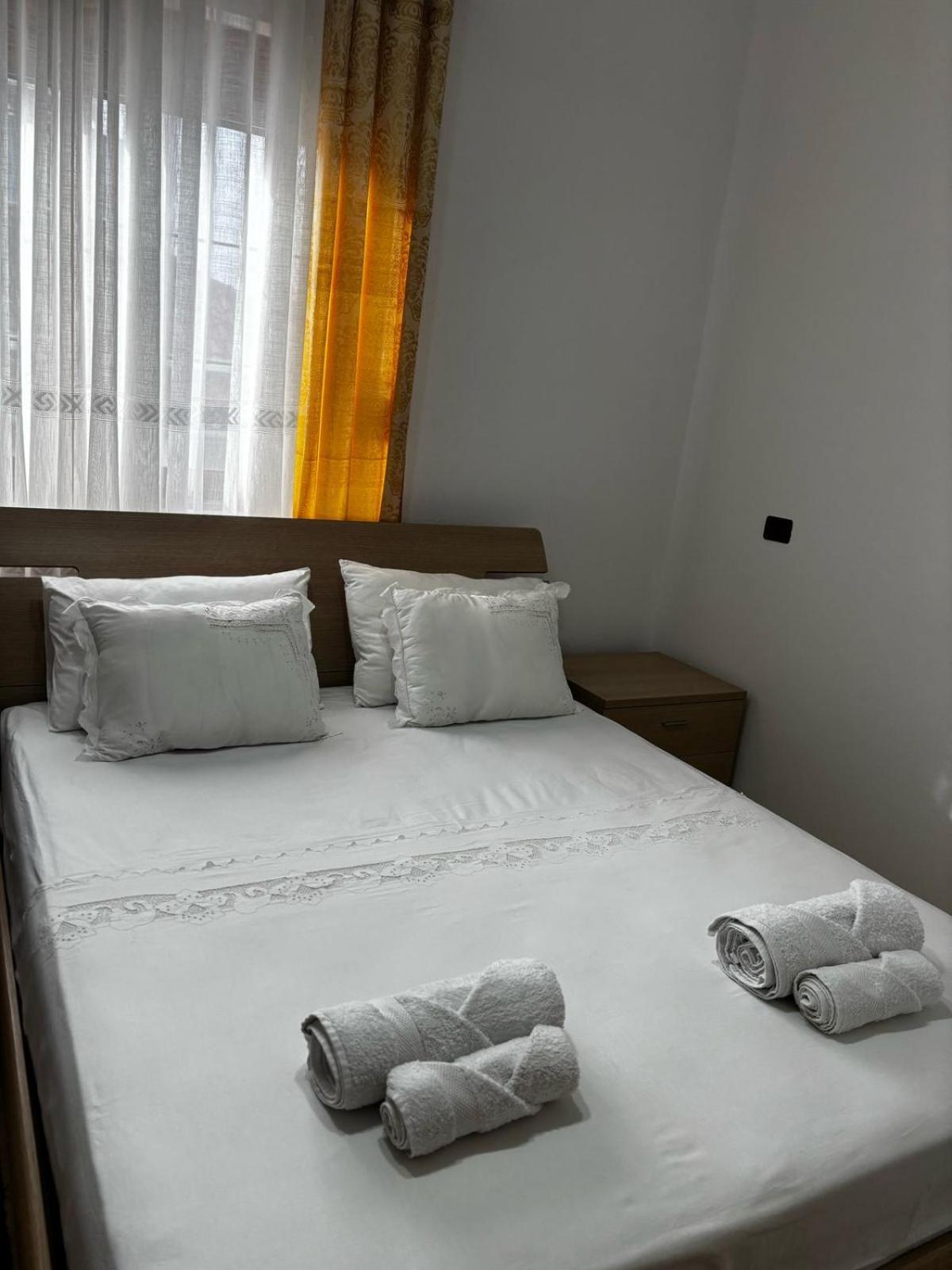 Guest House Adi Hoxha Berat Exterior foto