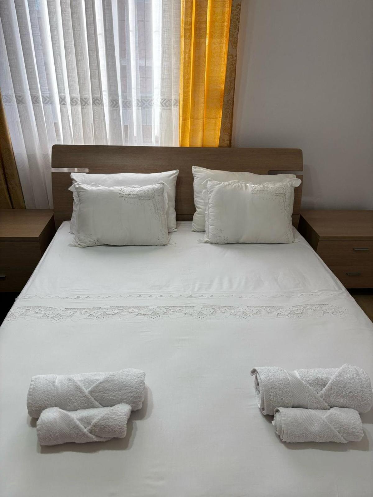 Guest House Adi Hoxha Berat Exterior foto